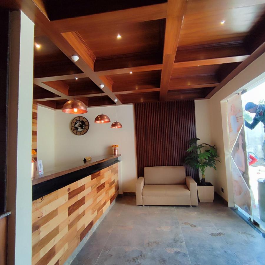 Lotus Club Boutique Hotel カトマンズ エクステリア 写真