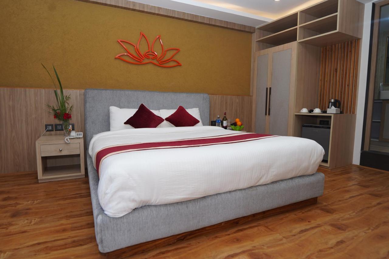Lotus Club Boutique Hotel カトマンズ エクステリア 写真